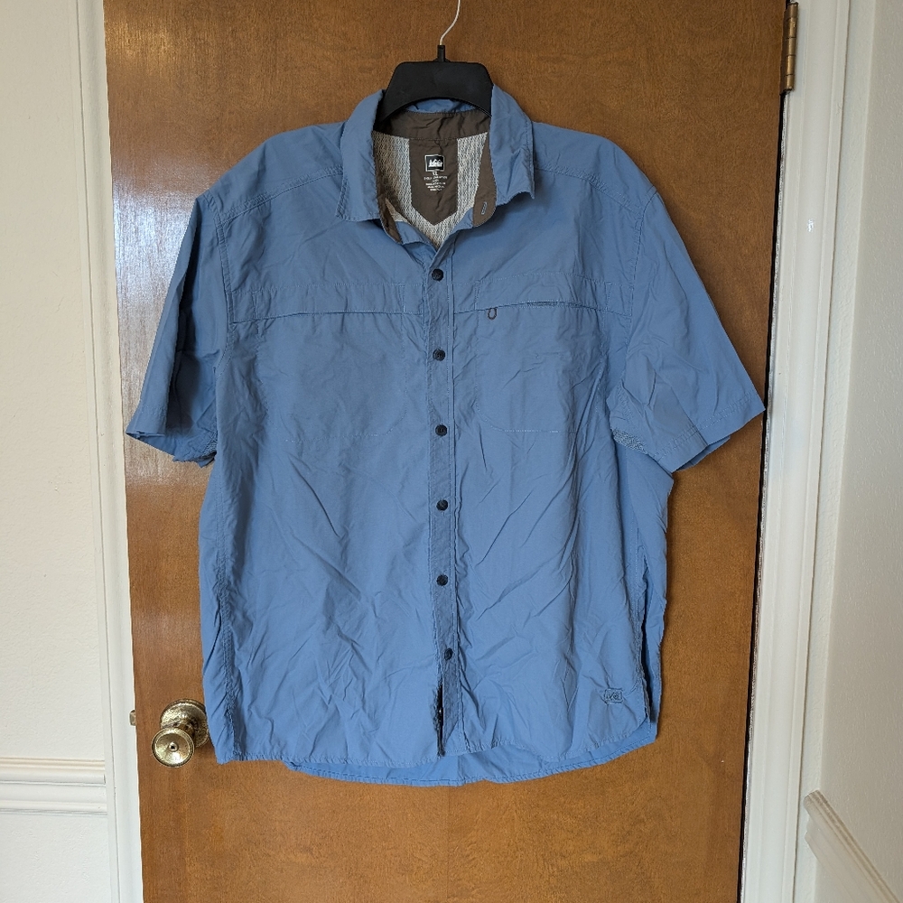 REI Blue Short Sleeve Button Up Vented Hiking Camping Outdoor Shirt